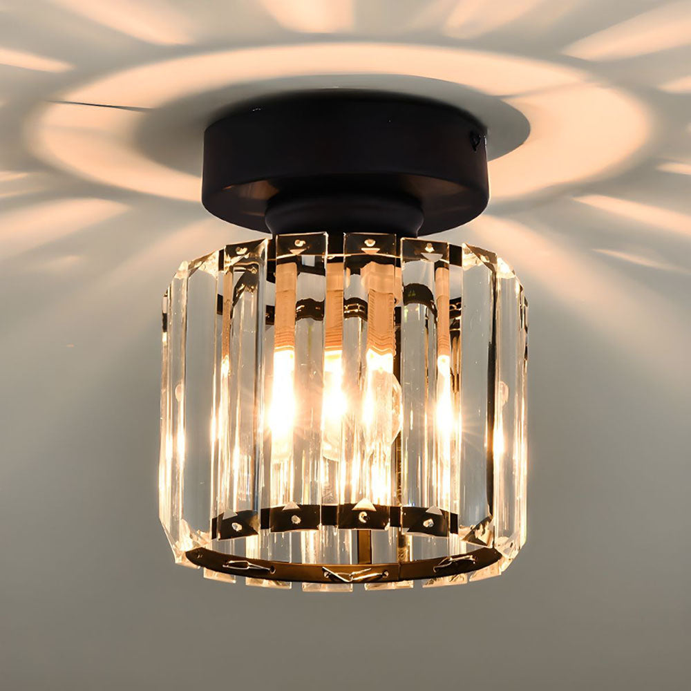 Stilren designlampe til tak, perfekt for soverom og moderne interiør.