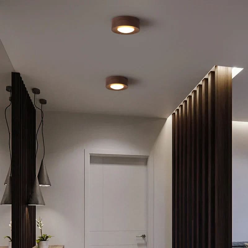 Stilfull taklampe med dimbar varm LED. Valnøtt-look for en energieffektiv og koselig stuebelysning.