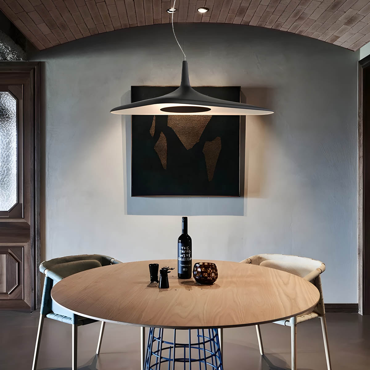 "Moderne TIPI pendellampe med unik design, slank form i hvit harpiks, perfekt for elegant innredning. Taklampe LED."