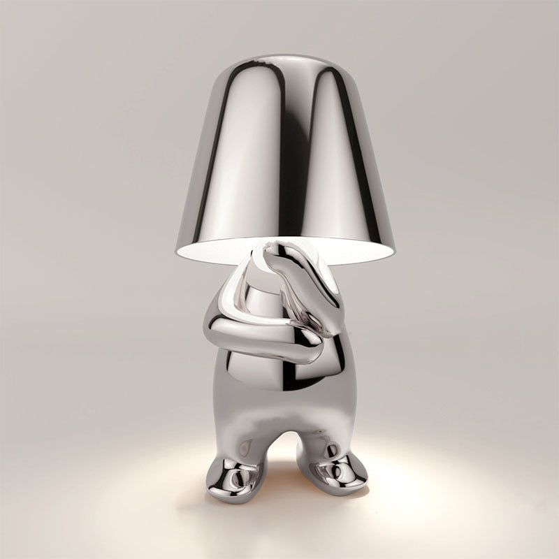 "Moderne trådløs bordlampe i minimalistisk stil med justerbart, varmt lys og energibesparende funksjon."