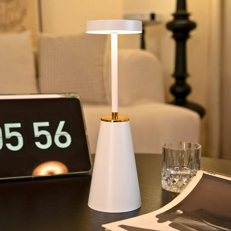 "Moderne trådløs LED bordlampe med justerbar lysstyrke, konisk rustfri aluminium, matt finish, stilfullt design."