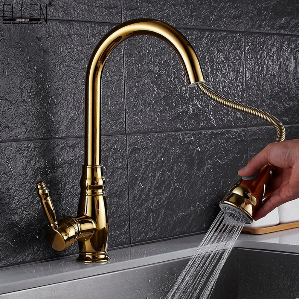 Stilren moderne kjøkkenkran med glansfull kromfinish. Elegant design som passer perfekt til moderne kjøkkenstil.