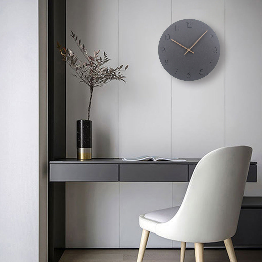 Lydløs minimalistisk veggklokke for soverom og stue. Skaper en rolig og moderne atmosfære.