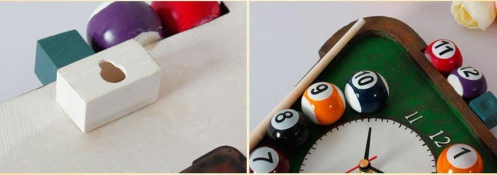 Grønn billiardklokke med kvartsverk. Stilig snookerklokke for spillromsdekorasjon.