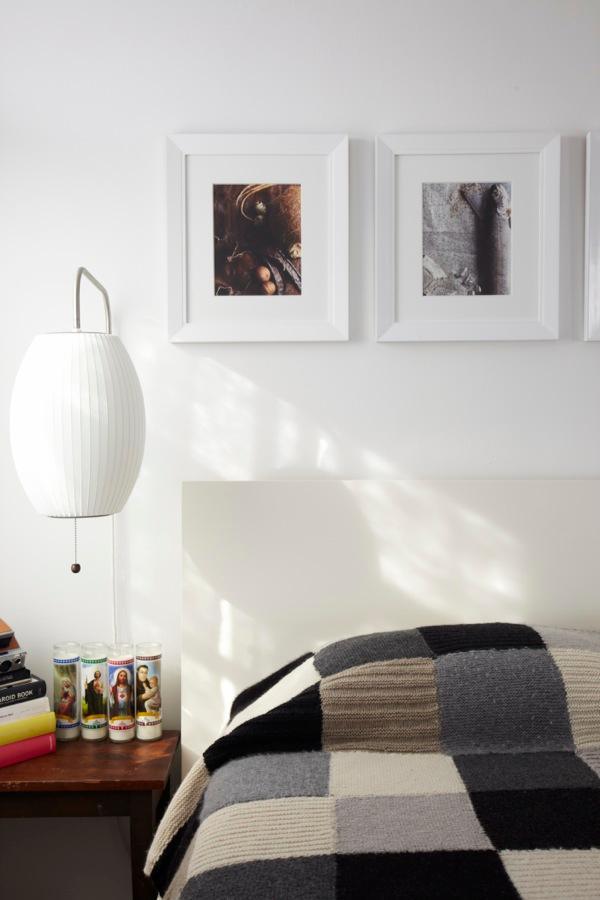 Moderne vegglampe med elegant design, polymer og stål, diffust lys, perfekt for soverom og oppholdsrom.