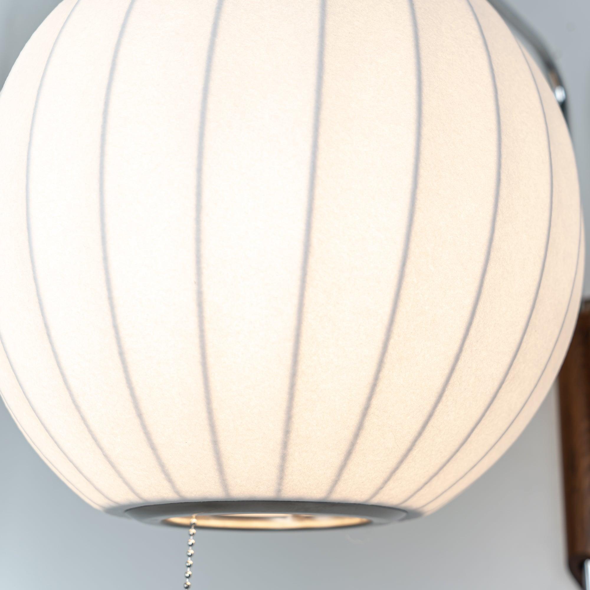Moderne vegglampe med elegant design, polymer og stål, diffust lys, perfekt for soverom og oppholdsrom.