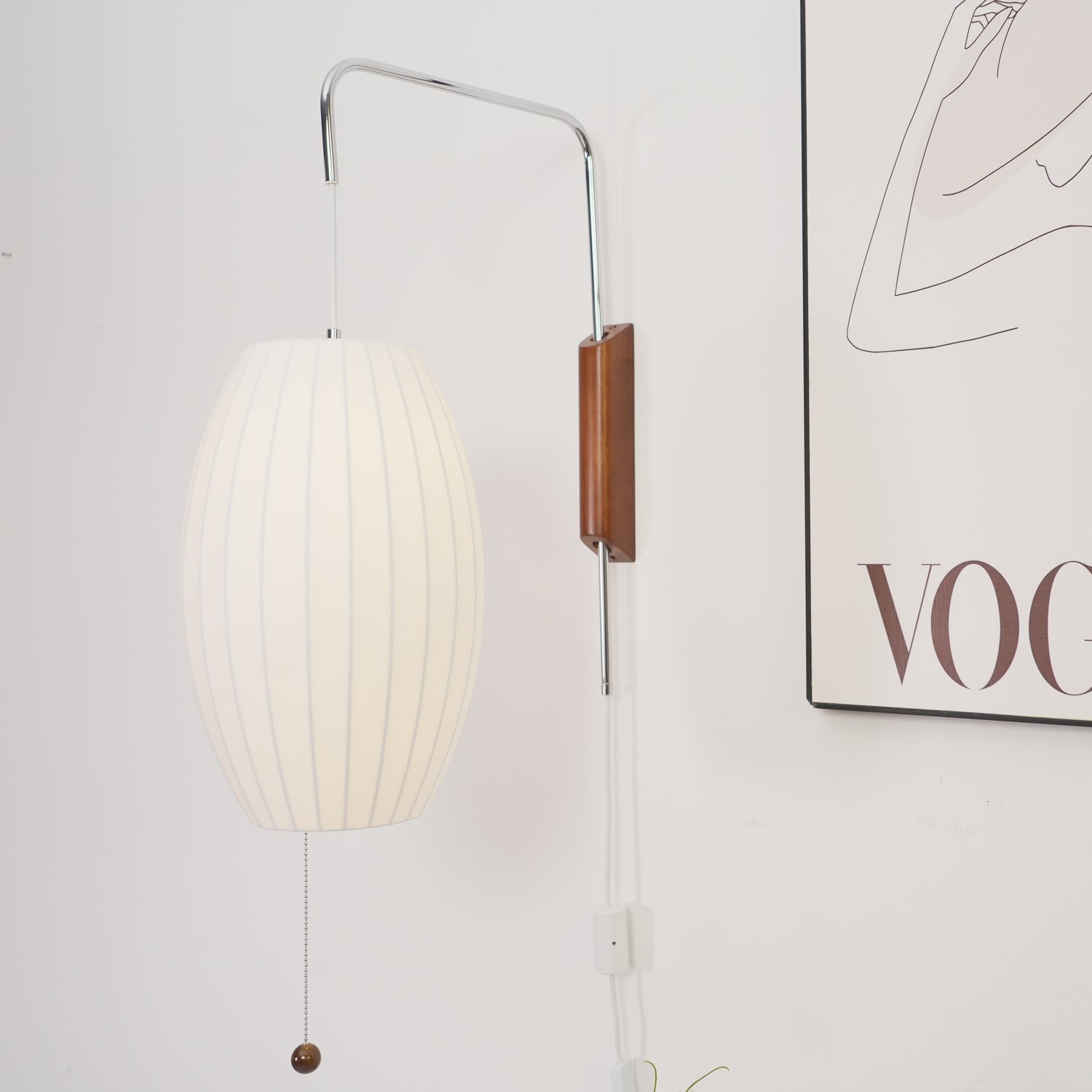Moderne vegglampe med elegant design, polymer og stål, diffust lys, perfekt for soverom og oppholdsrom.