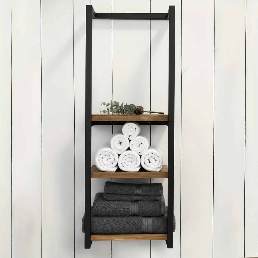 Minimalistisk håndkleholder som elegant frigjør plass på baderomsveggen.