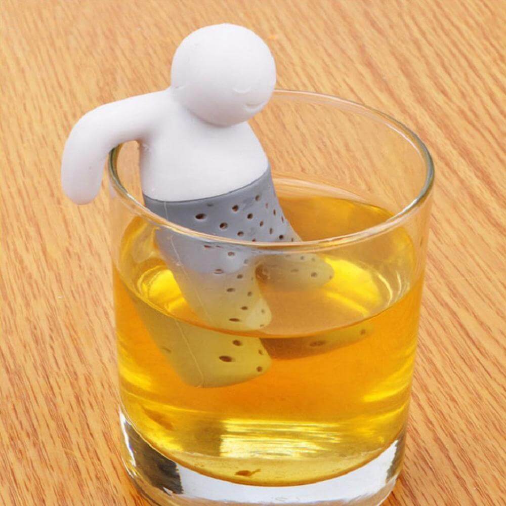 Løs te-infuser formet som en liten mann; silikon og lett å rengjøre. Gir god smak.