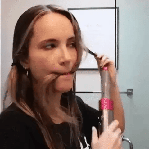 "Multifunksjonell 5-i-1 airstyler for proff hårstyling, med utskiftbare børstehoder og Coanda-effekt teknologi."
