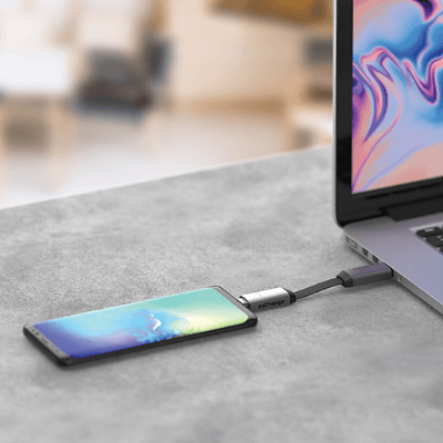 Universal USB-adapter med 6-i-1 design, en must-have gadget for moderne livsstil.