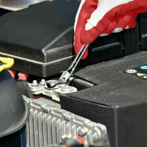 Nærbilde av skrallenøkkel med fleksibelt hode, ideell for mekaniker og hjemmefiks