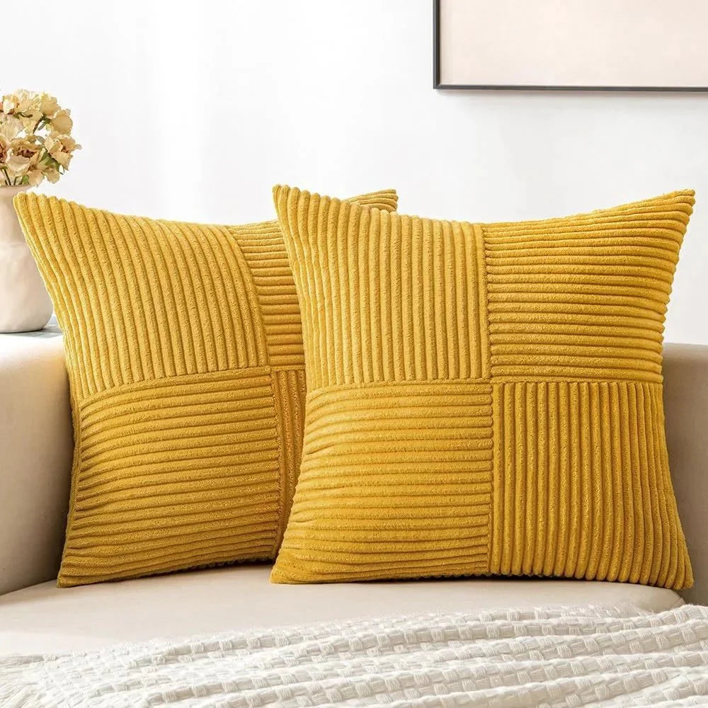 Myk og koselig corduroy kastepute. Perfekt dekorpute for avslapning i sofa eller seng.