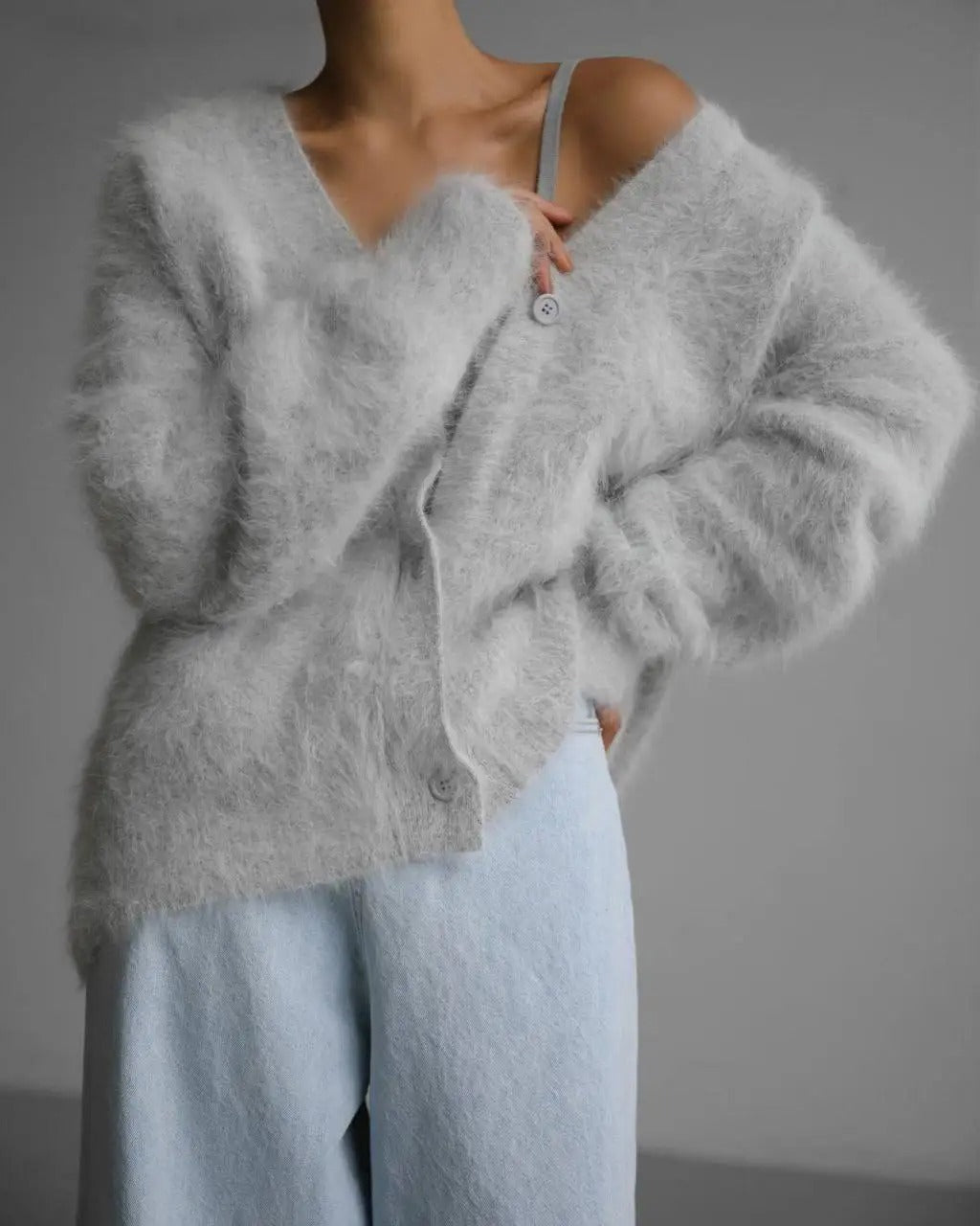 Enkel og elegant strikket damecardigan. Myk og komfortabel for en sofistikert look.