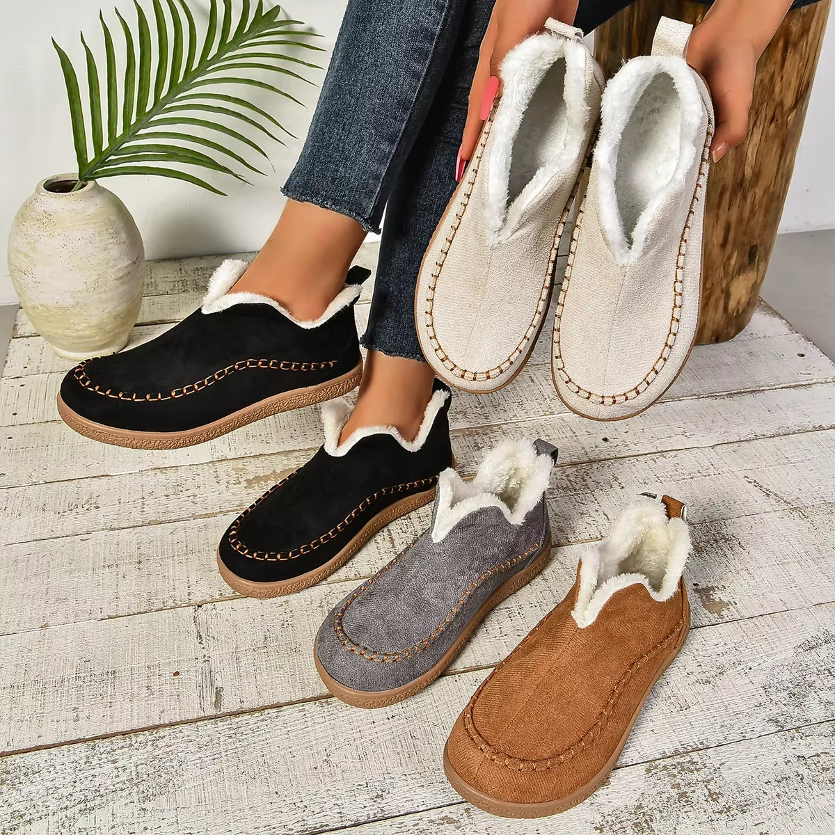 Elegante, komfortable dame tøfler. Myke slip-on med sklisikker såle, perfekt for avslapning hjemme.
