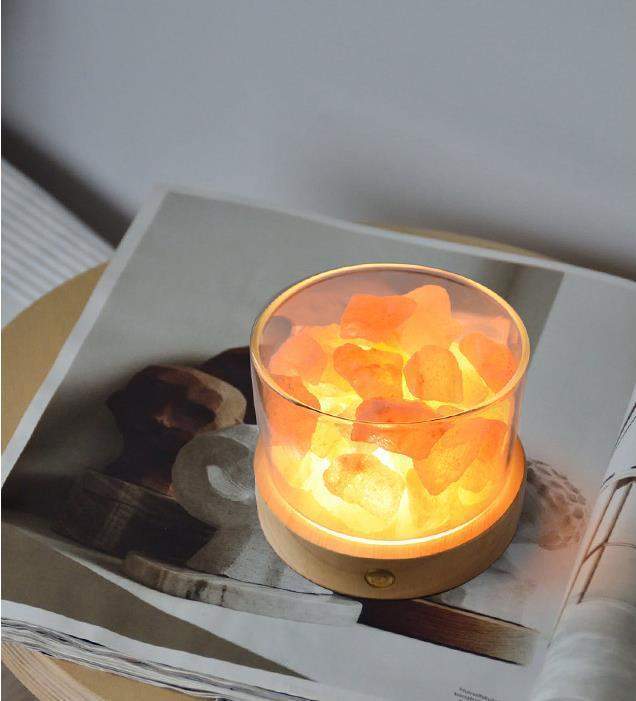 Fargerik naturstein diffuser med LED-lys. Ideell for aromaterapi og koselig stemning hjemme.
