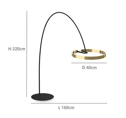 "Nordisk LED gulvlampe i minimalistisk design, tilgjengelig i gull, roségull og svart. Perfekt for moderne interiør."
