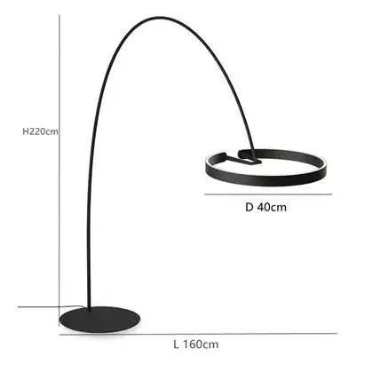 "Nordisk LED gulvlampe i minimalistisk design, tilgjengelig i gull, roségull og svart. Perfekt for moderne interiør."