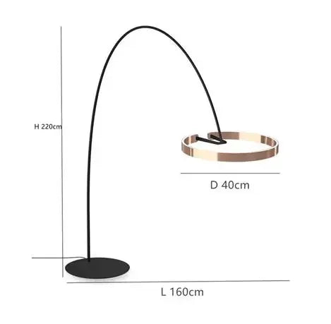 "Nordisk LED gulvlampe i minimalistisk design, tilgjengelig i gull, roségull og svart. Perfekt for moderne interiør."