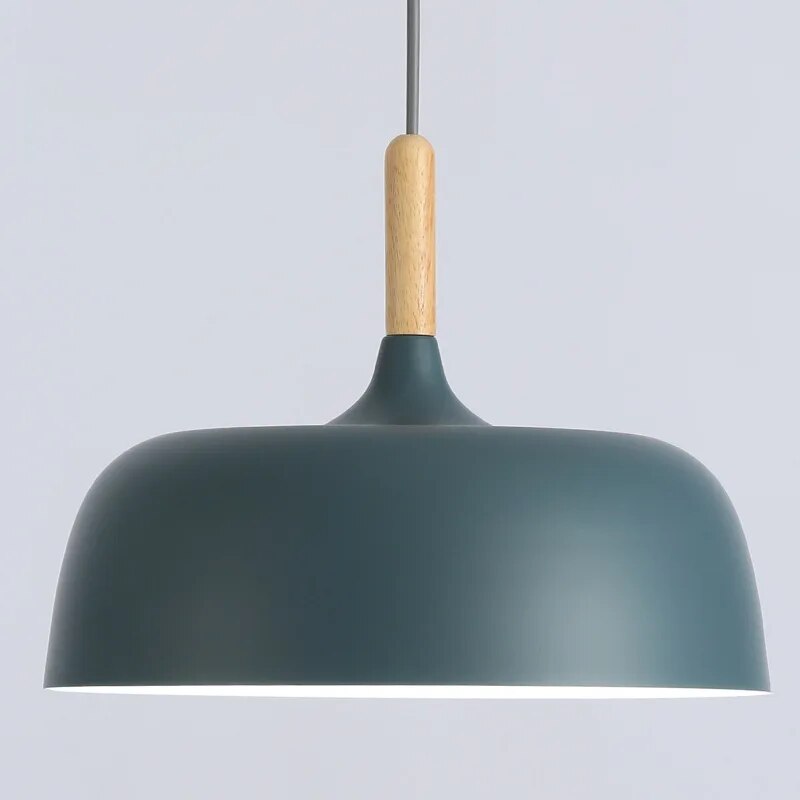 "Nordisk LED-pendellampe med elegant design, tilgjengelig i flere farger som hvit, svart, grønn, blå, gul og rosa."
