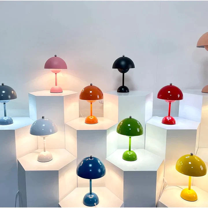 Unisex bordlampe: hvit soppform, justerbar lysstyrke, passer til ethvert interiør