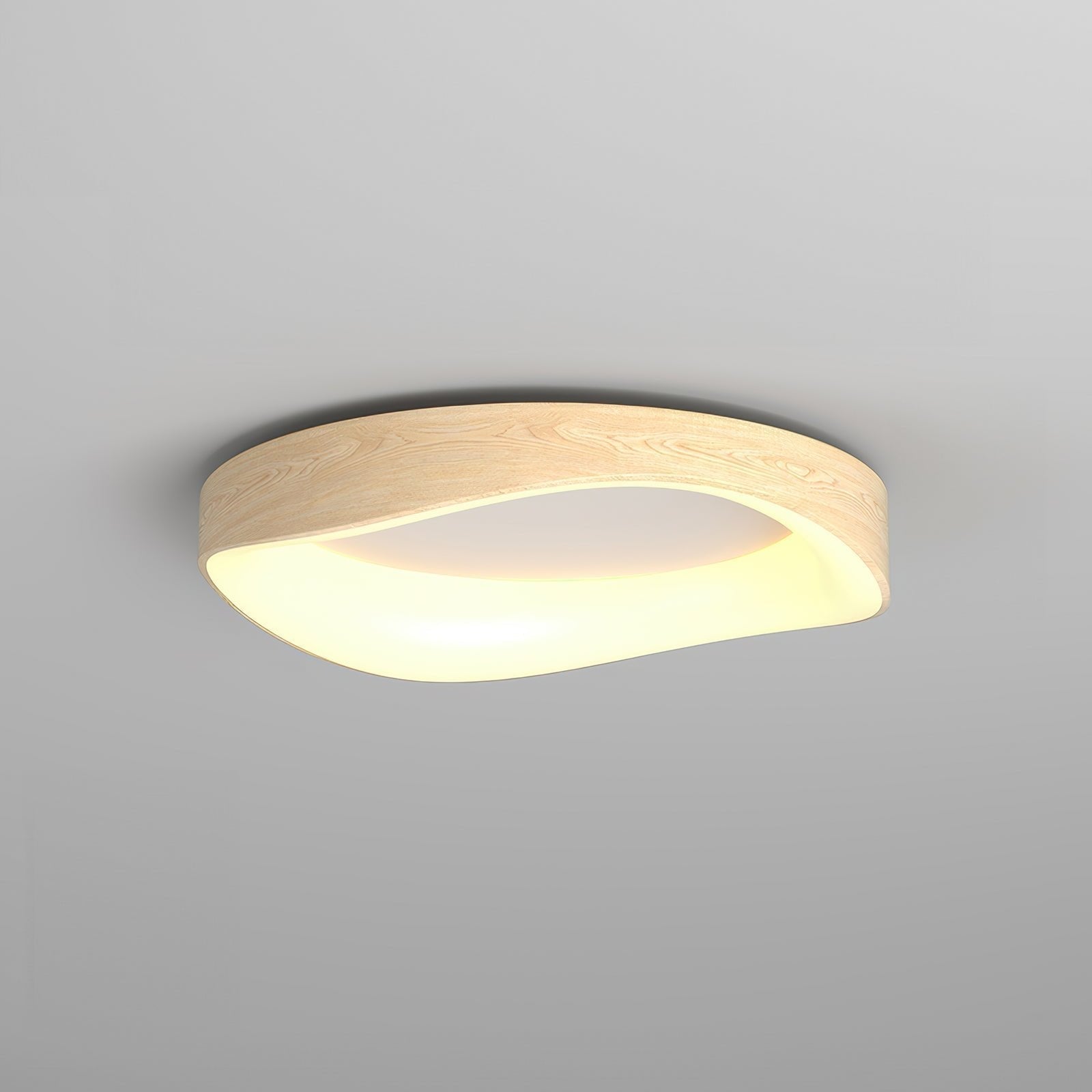 "Nordisk taklampe med trestruktur i moderne design, strålende LED-lys og energieffektive funksjoner. Perfekt til stue."