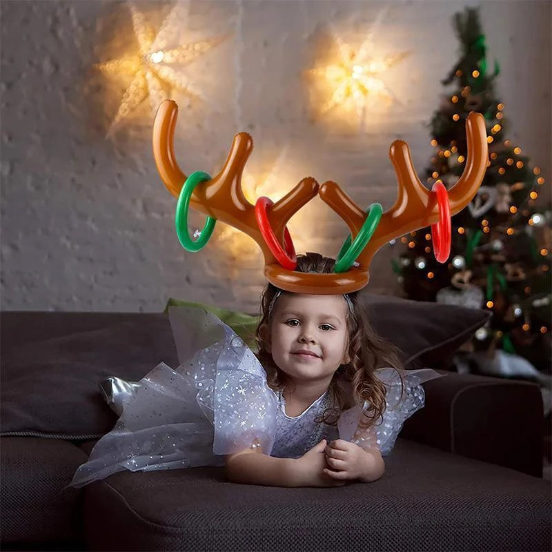 "Oppblåsbart, rødt og grønt gevir spill i julestil for festlig ringkast. Perfekt for innendørs og utendørs julefeiring."