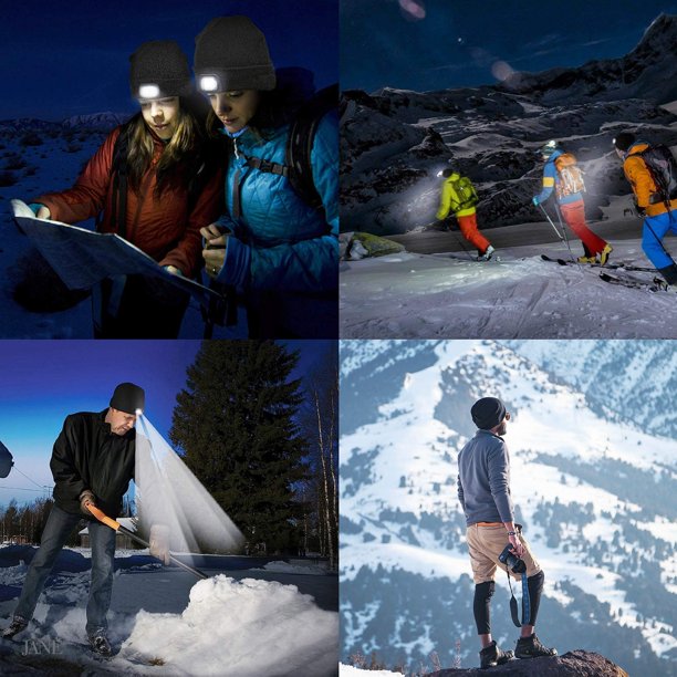 Gruppe av venner med LED-strikkeluer på kveldstur, fremhever fellesskap og sikkerhet.