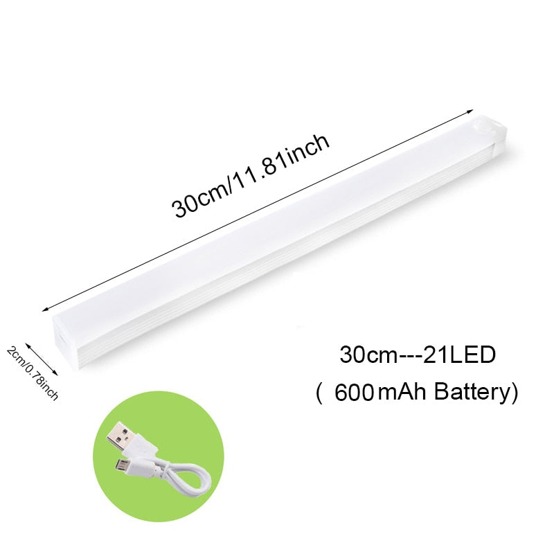 Praktisk oppladbart sensorlys i aluminium, med bevegelsessensor for enkel belysning i hjemmet.