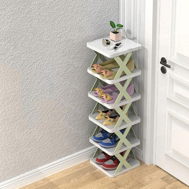 "Orange skohylle med fire lag, plassbesparende og stilren, ideell for sneakers og støvler."