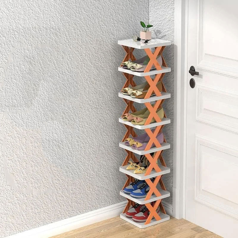 "Orange skohylle med fire lag, plassbesparende og stilren, ideell for sneakers og støvler."