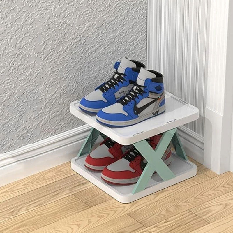 "Orange skohylle med fire lag, plassbesparende og stilren, ideell for sneakers og støvler."