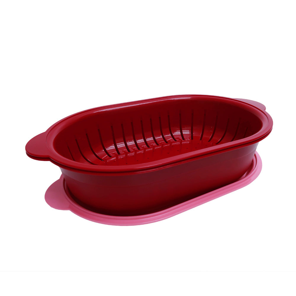 "Oval hvit server med sil, 2.0L kapasitet, ergonomisk håndtak, ideell for moderne kjøkken. Perfekt for servering og drenering