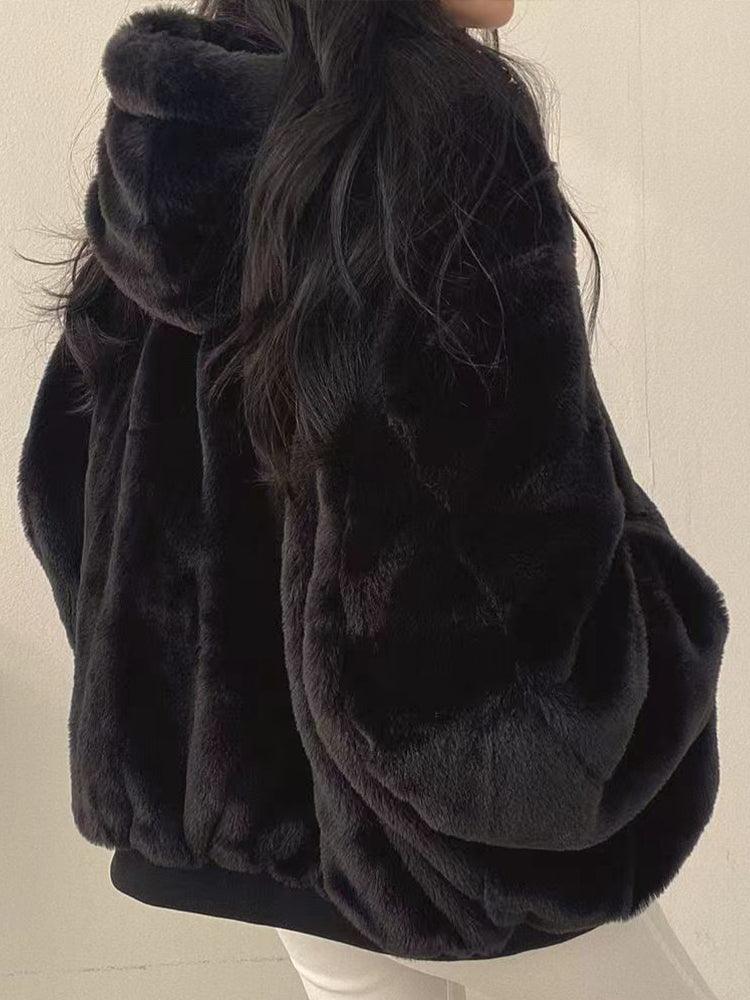 Trendy oversized vinterjakke i beige for kvinner. Perfekt som avslappet og varm hverdagskåpe.