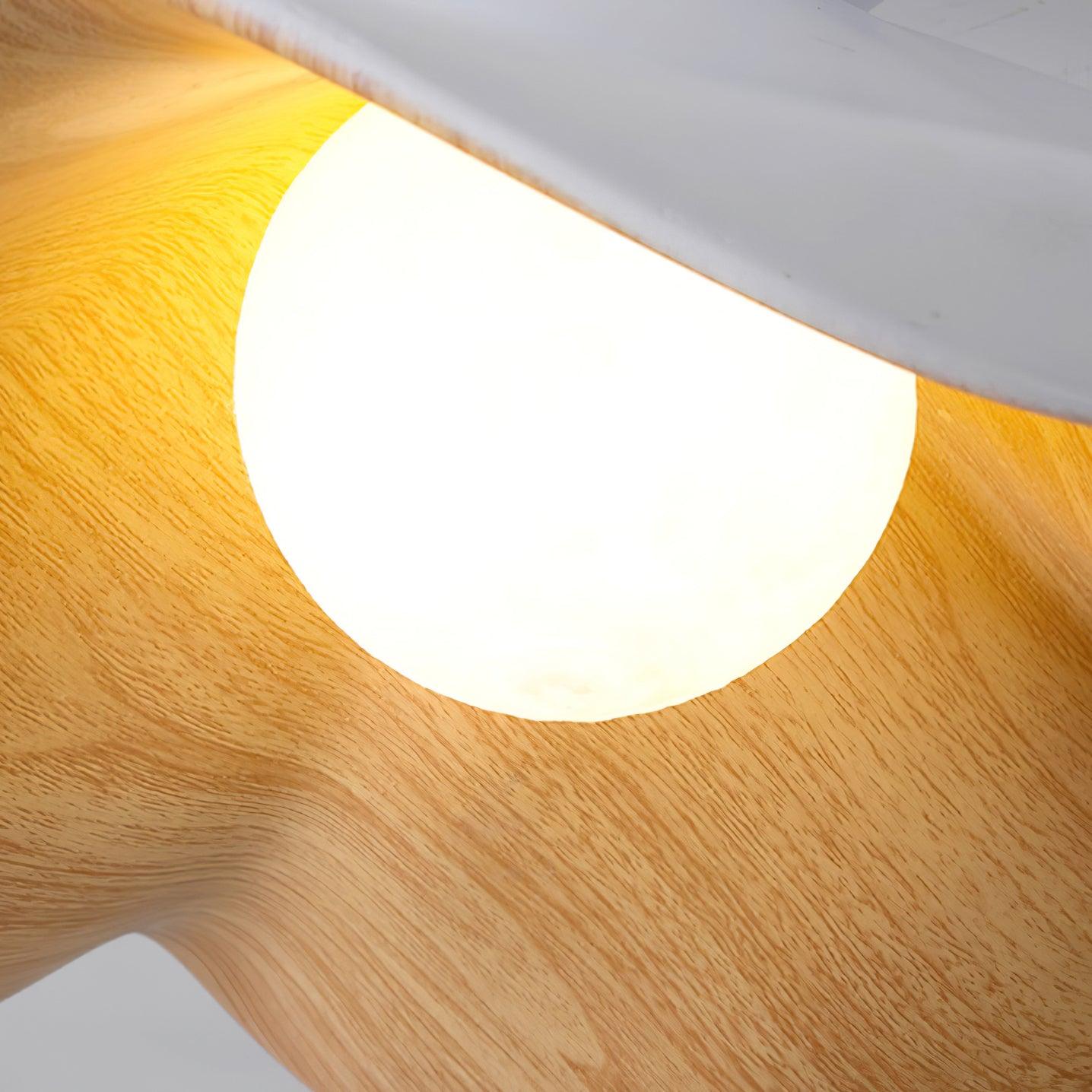 "Pendellampe med lotusdesign, elegant smijern- og harpikskombinasjon, unik stil for sofistikerte interiører."