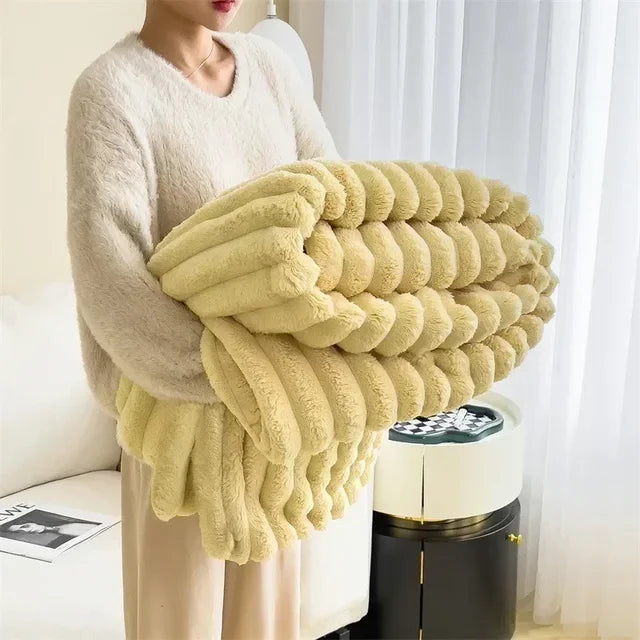 Premium kosepledd i tykk korallfleece, gir overlegen varme og mykhet til hjemmet.