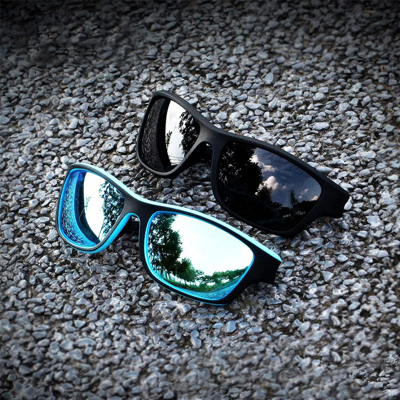 "Polarisert sportssolbrille med antirefleks, UV400-beskyttelse, i bruk ute, moderne design, lett og holdbar ramme."