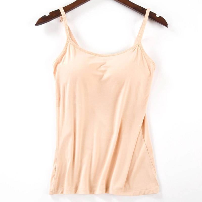 Polstret cami tanktopp for kvinner, komfortabelt basisplagg i mykt stoff.