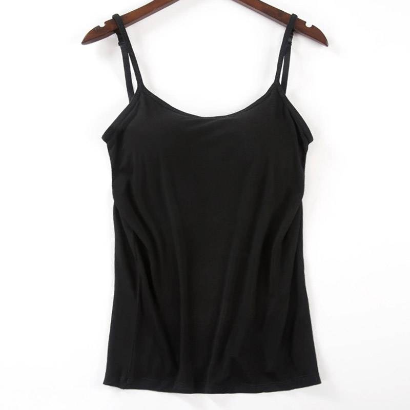 Svart polstret cami tanktopp for kvinner, et allsidig og komfortabelt basisplagg.