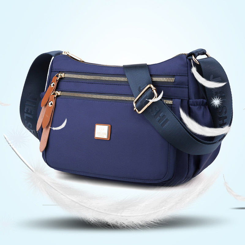 Praktisk skulderveske med flere rom i lett, slitesterkt nylon, ideell for daglig bruk og reiser, i elegant design.