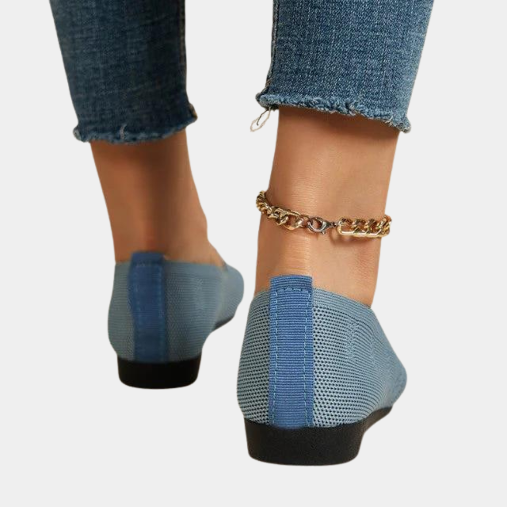 "Pustende damesko loafers i blått, stilige og komfortable med luftende materiale, perfekt for daglig bruk."