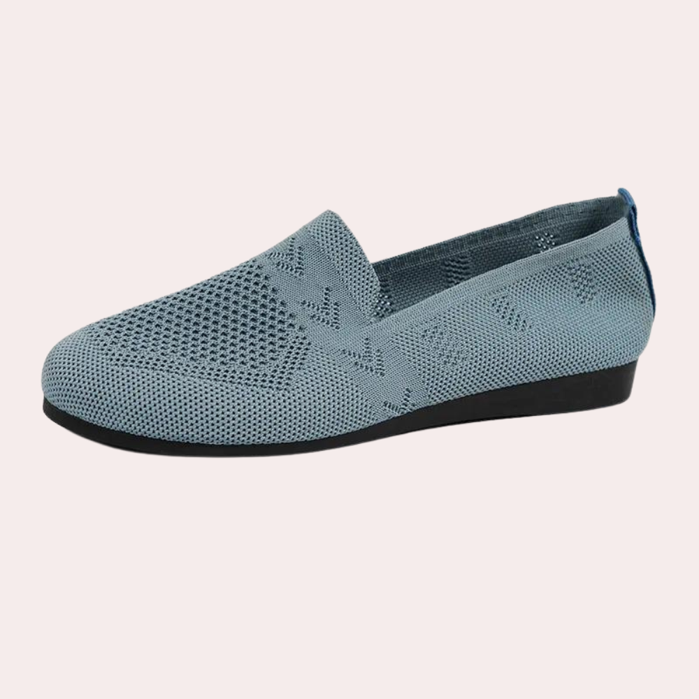 "Pustende damesko loafers i blått, stilige og komfortable med luftende materiale, perfekt for daglig bruk."