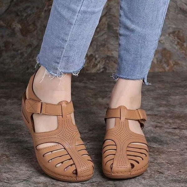 Fotvennlige brune slip-on damesandaler, myk innersåle for optimal komfort.
