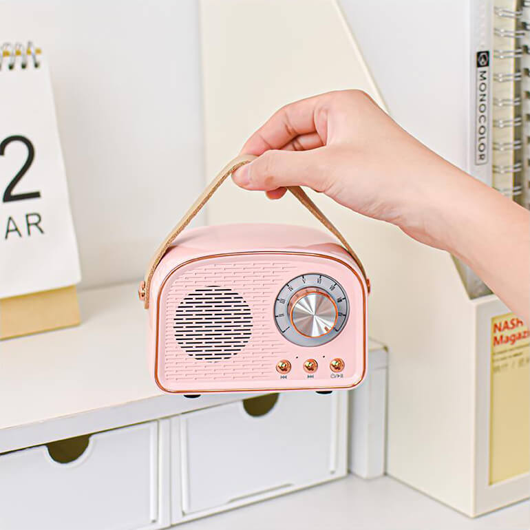 Retro høyttaler med moderne Bluetooth-teknologi, tilbyr trådløs lyd i et klassisk vintage design.