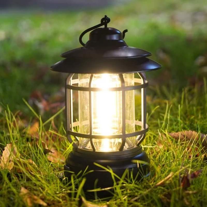 "Retro campinglampe med LED-lys, USB-lading, metallkonstruksjon og vintage design for stilfulle ute- eller innendørsopplevels