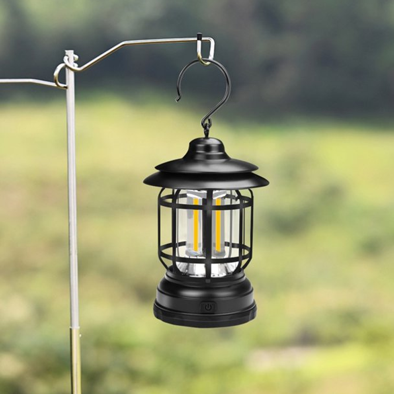 "Retro campinglampe med LED-lys, USB-lading, metallkonstruksjon og vintage design for stilfulle ute- eller innendørsopplevels