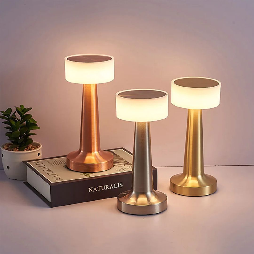 Retro designlampe, dimbar med USB-lading. Allsidig belysning for hjem og kontor i tidløs stil.