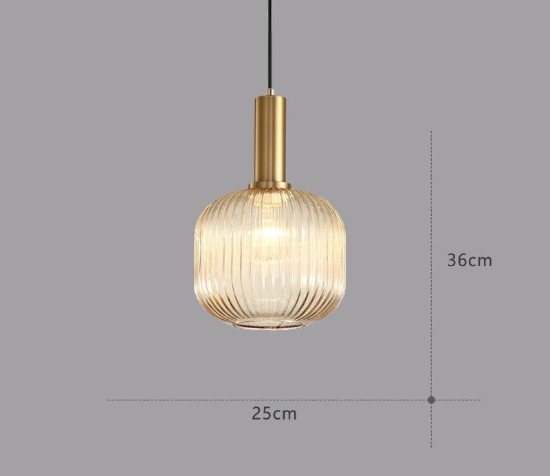 Trendy retro taklampe i glass, perfekt for å fornye hjemmet med vintage stil.