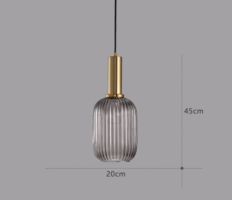 Dekorativ retro pendellampe i glass til stue, spisestue eller gang. Hjemmeinnredning.