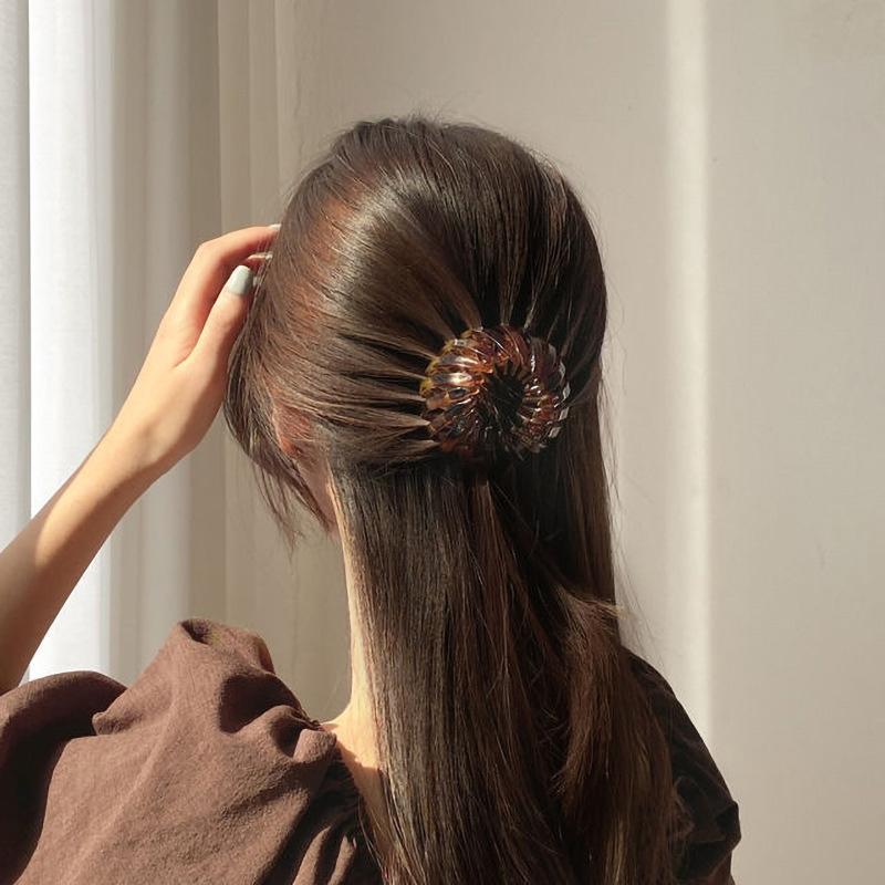 "Retro hestehale hårspenne i elastisk resin, tilgjengelig i oransje, blå, lysebrun; elegant design, skånsom mot håret."